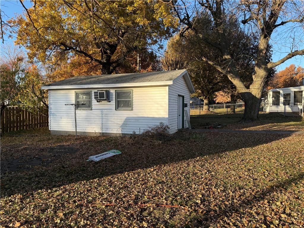 411 Navajo Avenue — photo 5