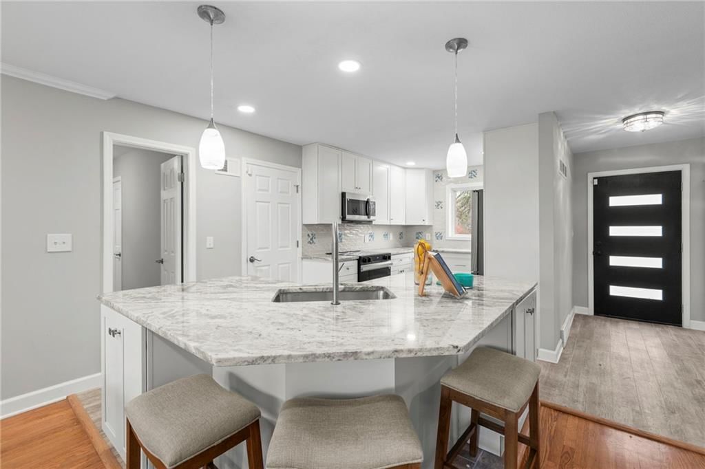 8512 Belleview Avenue — photo 5