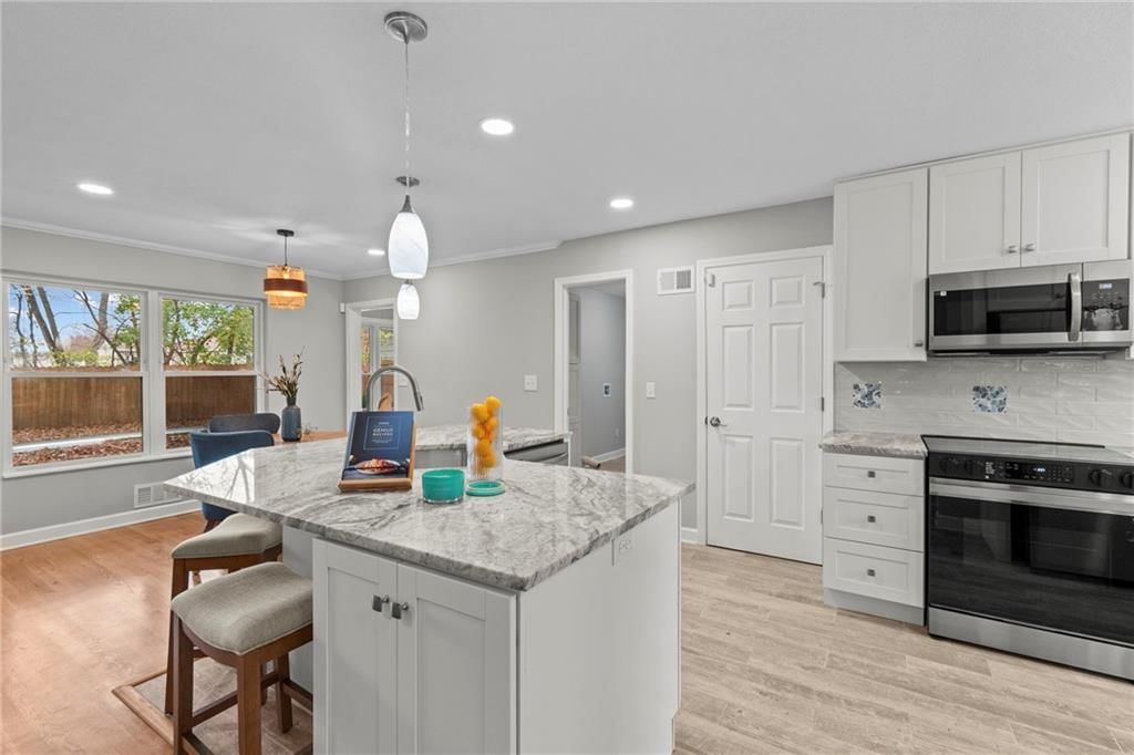 8512 Belleview Avenue — photo 15