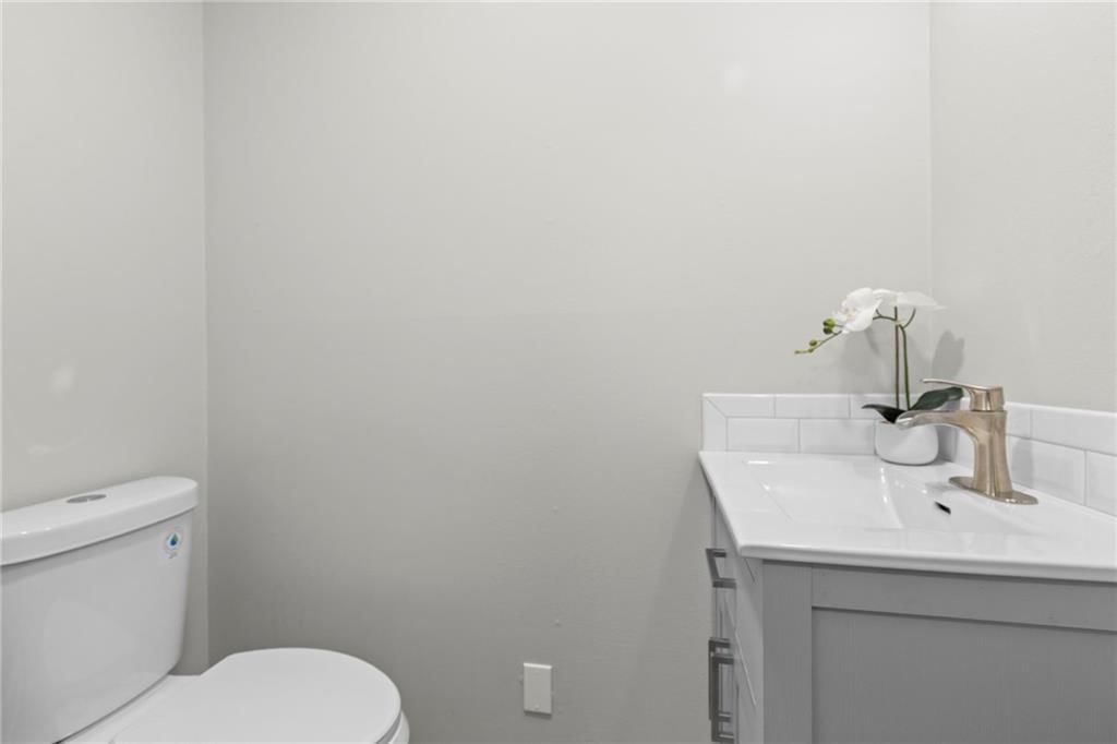 8512 Belleview Avenue — photo 21