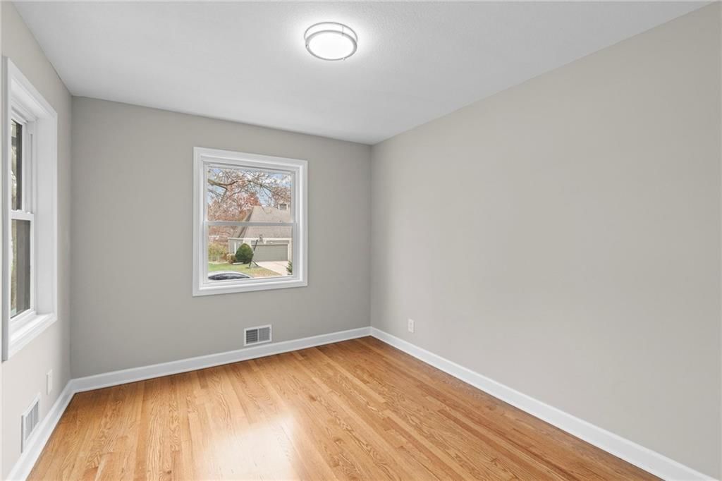 8512 Belleview Avenue — photo 24