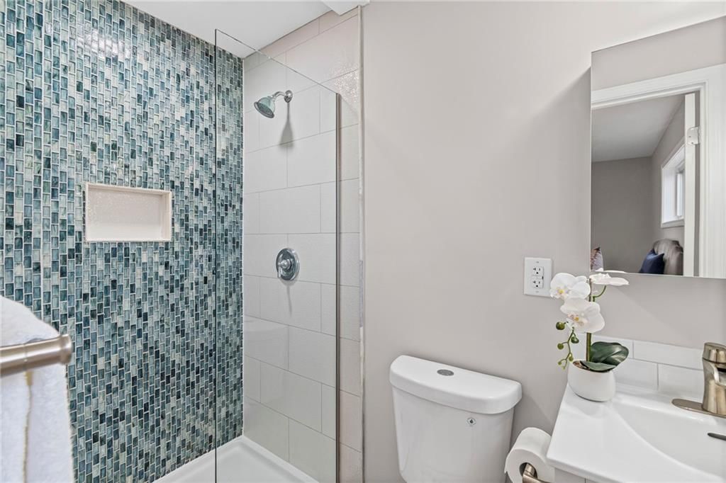 8512 Belleview Avenue — photo 33