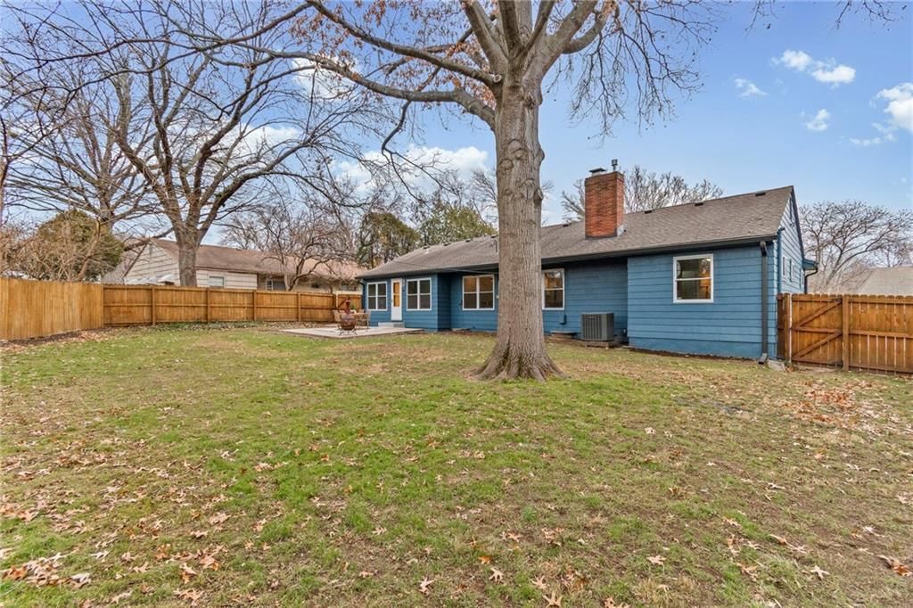 8512 Belleview Avenue — photo 37