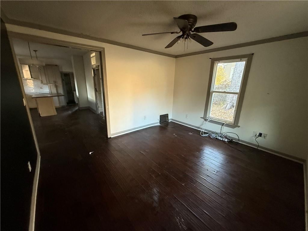 2405 Stewart Avenue — photo 2