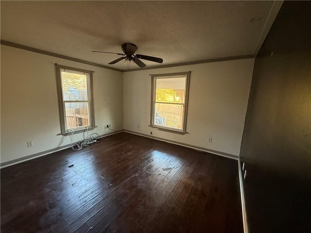 2405 Stewart Avenue — photo 3