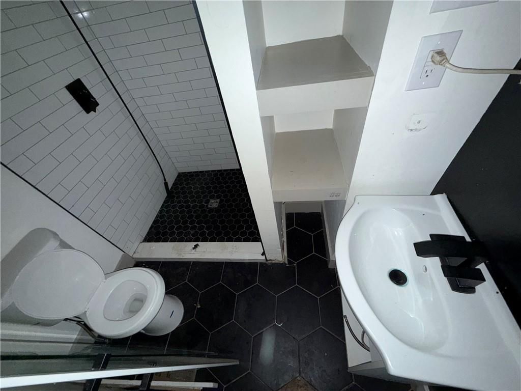 2405 Stewart Avenue — photo 11