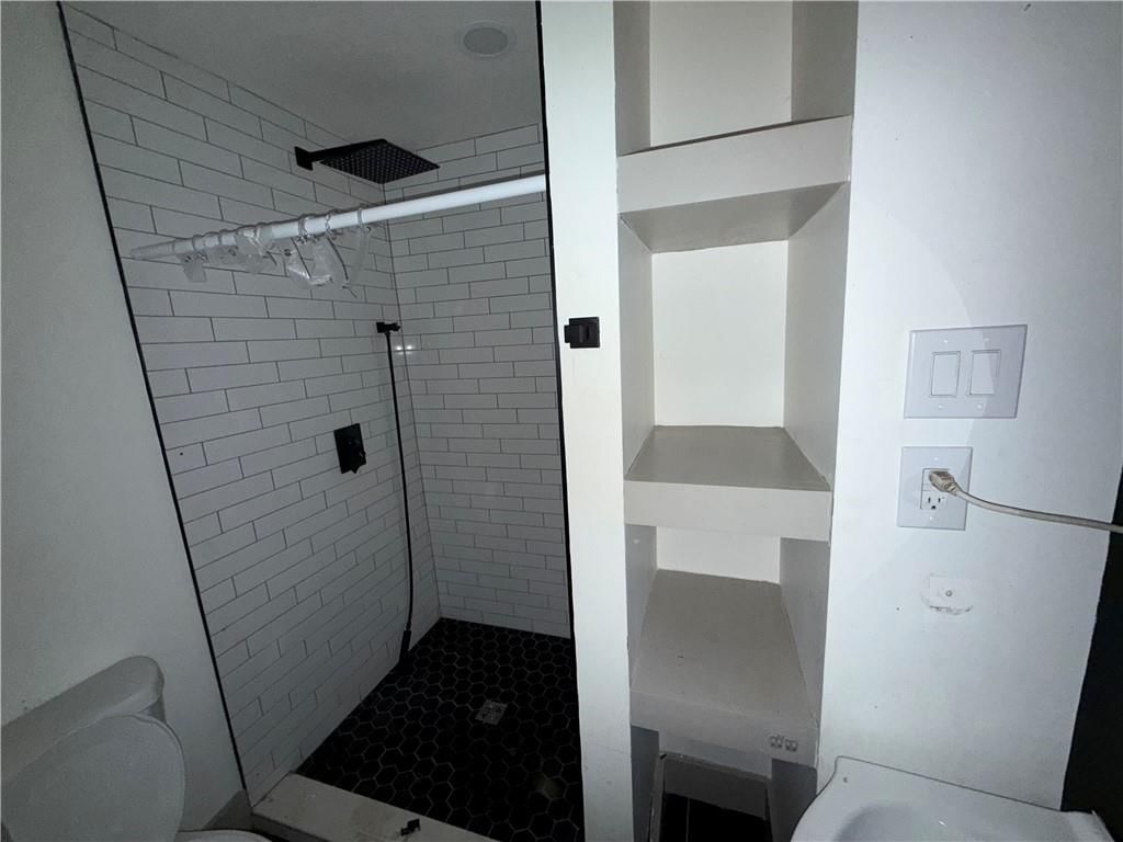 2405 Stewart Avenue — photo 12