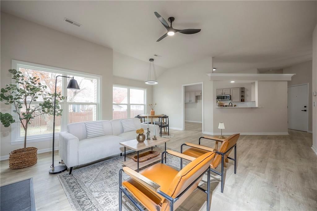 514 N Spruce Street — photo 8