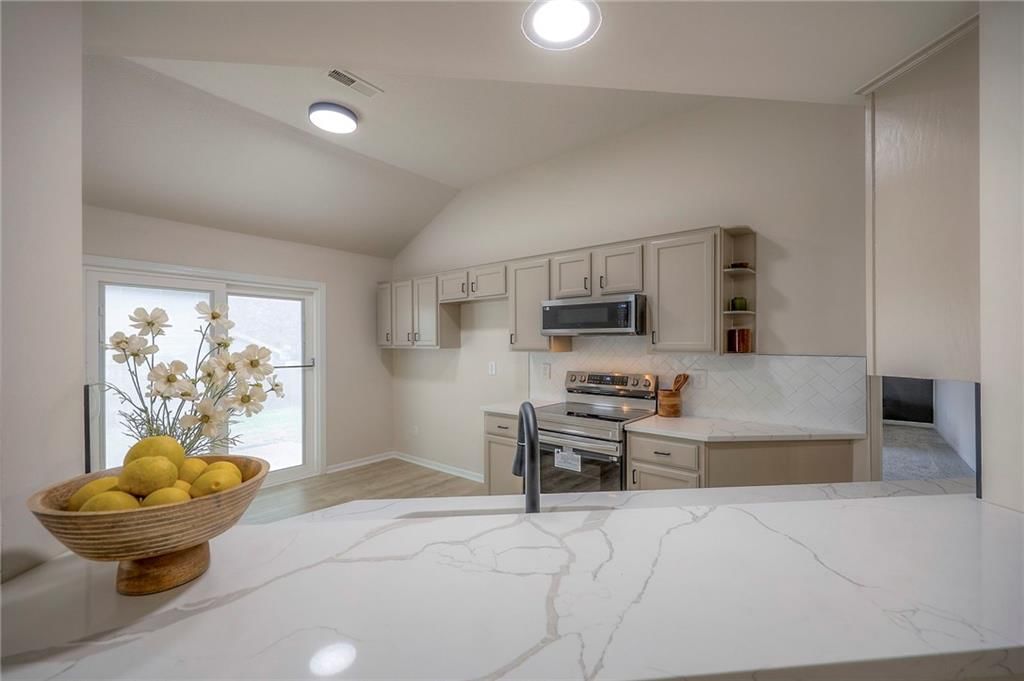 514 N Spruce Street — photo 13
