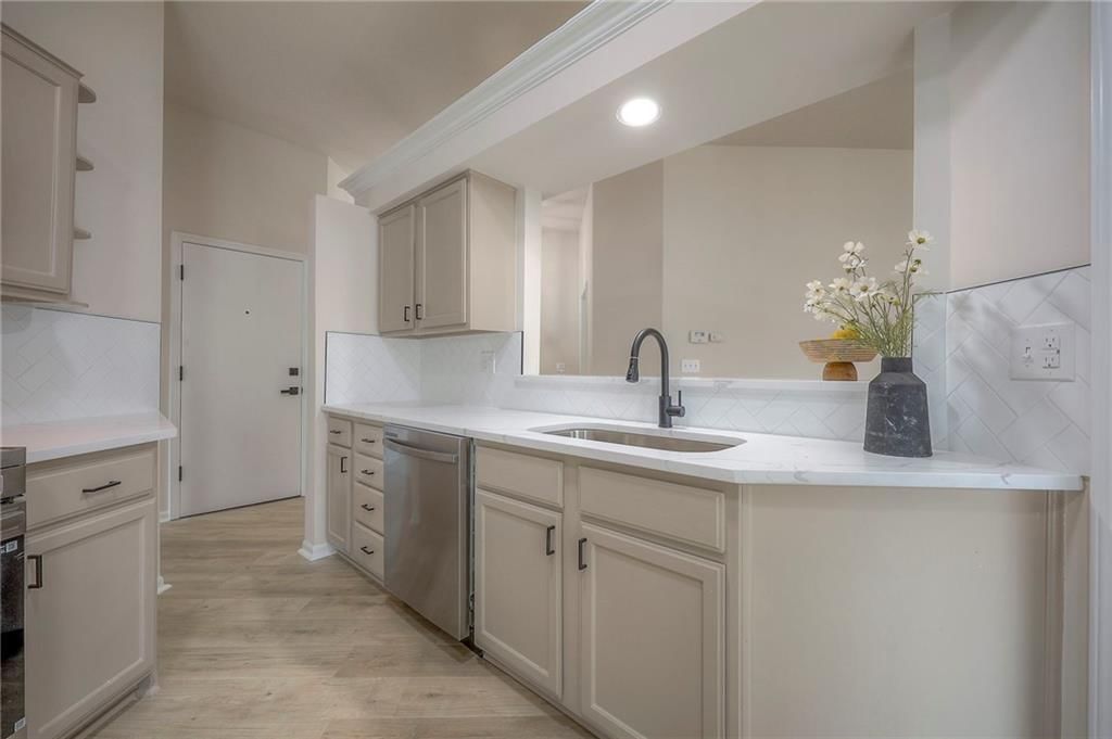 514 N Spruce Street — photo 16