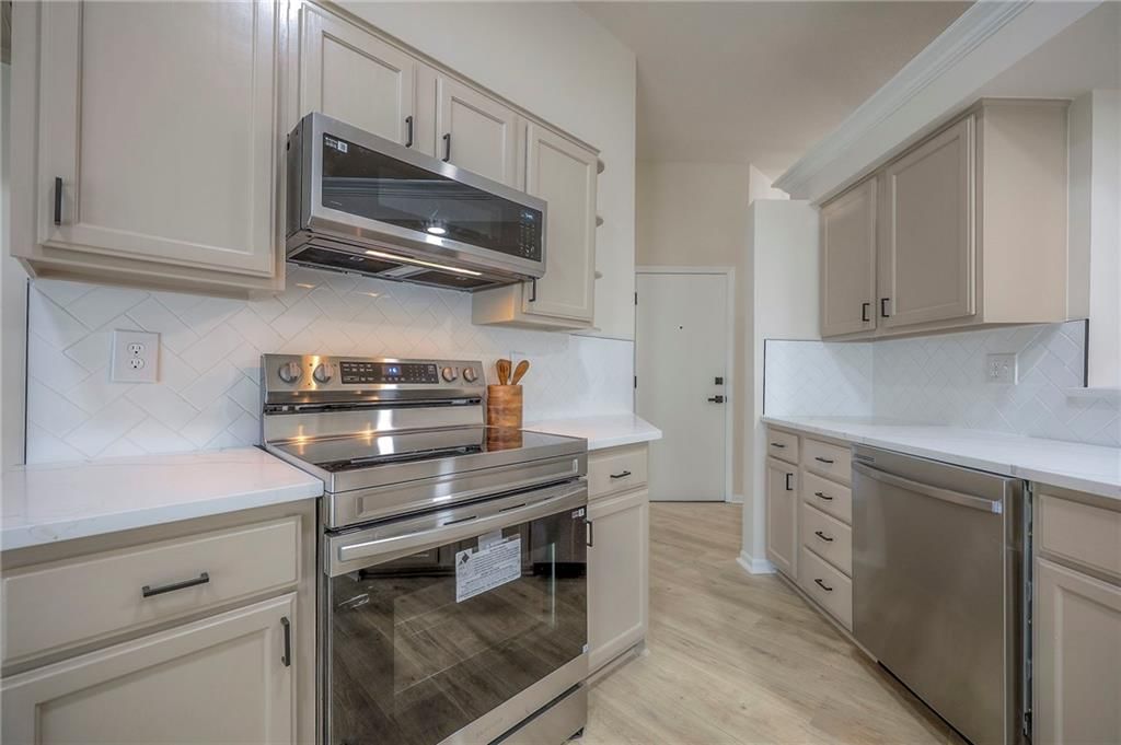 514 N Spruce Street — photo 17