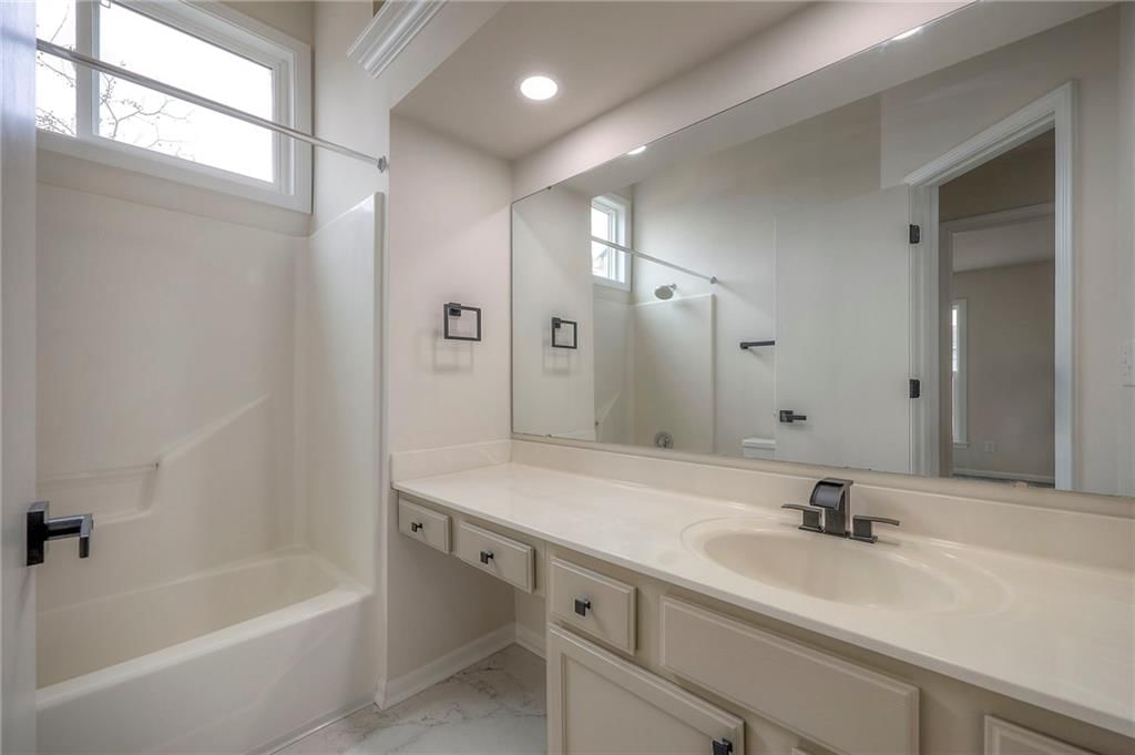 514 N Spruce Street — photo 25