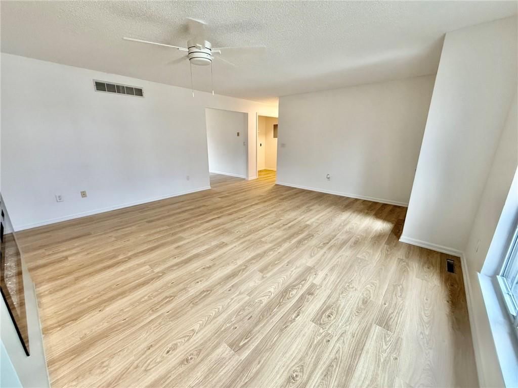 704 Chaucer Lane — photo 3
