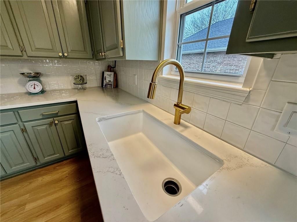 704 Chaucer Lane — photo 8