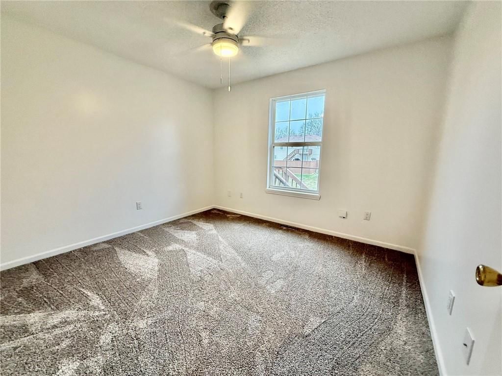 704 Chaucer Lane — photo 20