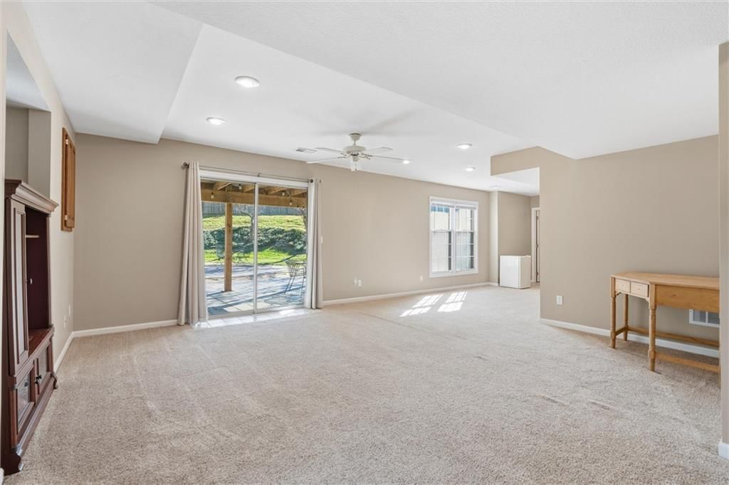 8641 Greenwood Lane — photo 32
