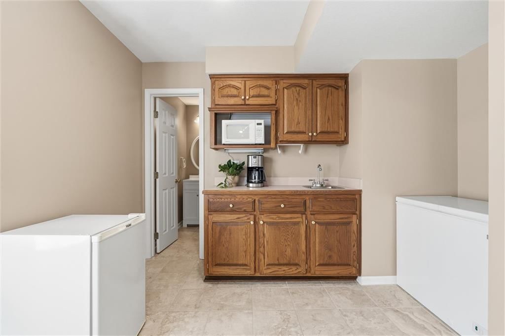 8641 Greenwood Lane — photo 35
