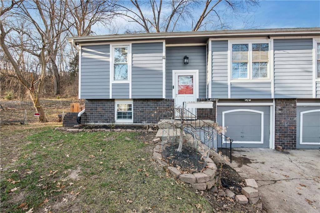 5822 NW Walnut Court, Parkville, MO