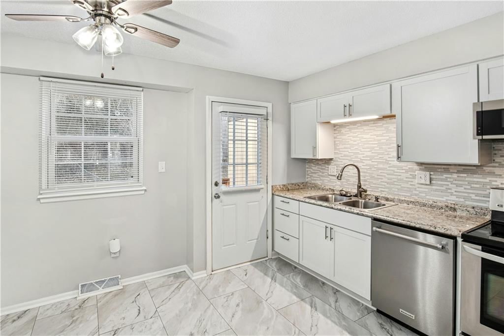 5822 NW Walnut Court — photo 8