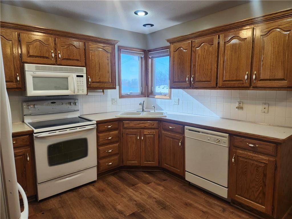 2906 Easton Street — photo 2