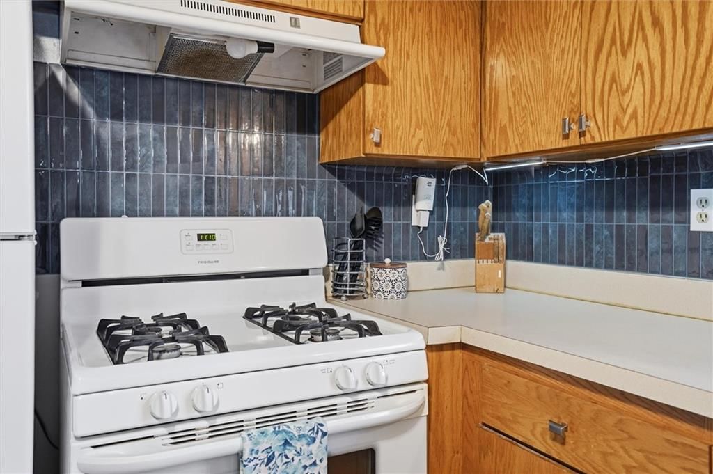 230 Elmore Street — photo 14