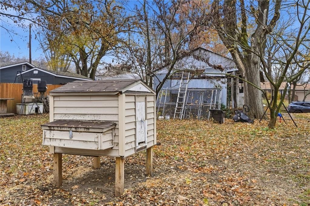 230 Elmore Street — photo 29