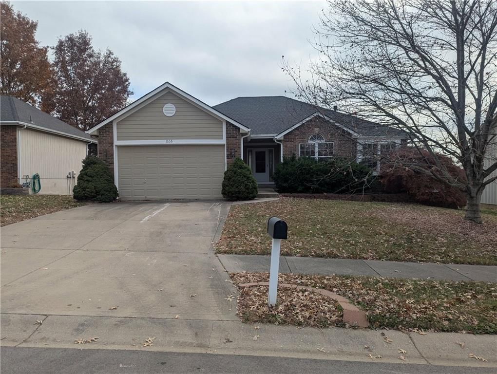 1105 NW SAWGRASS Drive, Grain Valley, MO