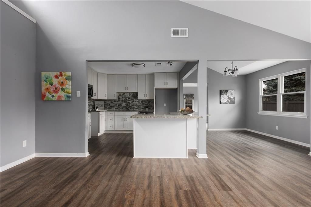 6031 Euclid Avenue — photo 4