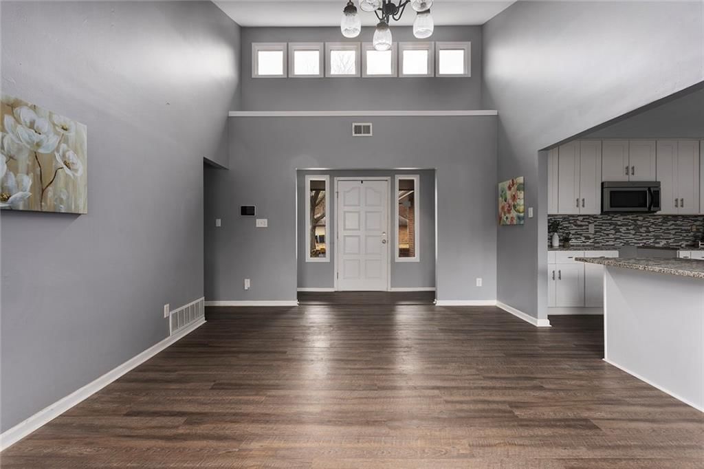 6031 Euclid Avenue — photo 7