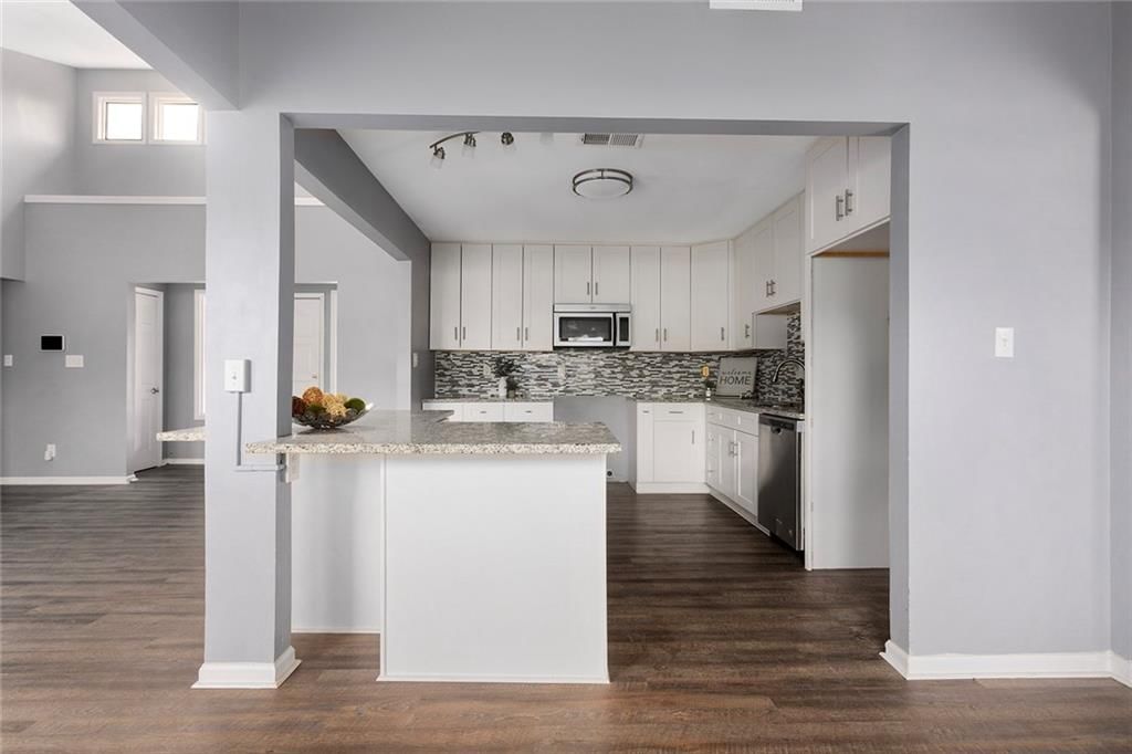 6031 Euclid Avenue — photo 10