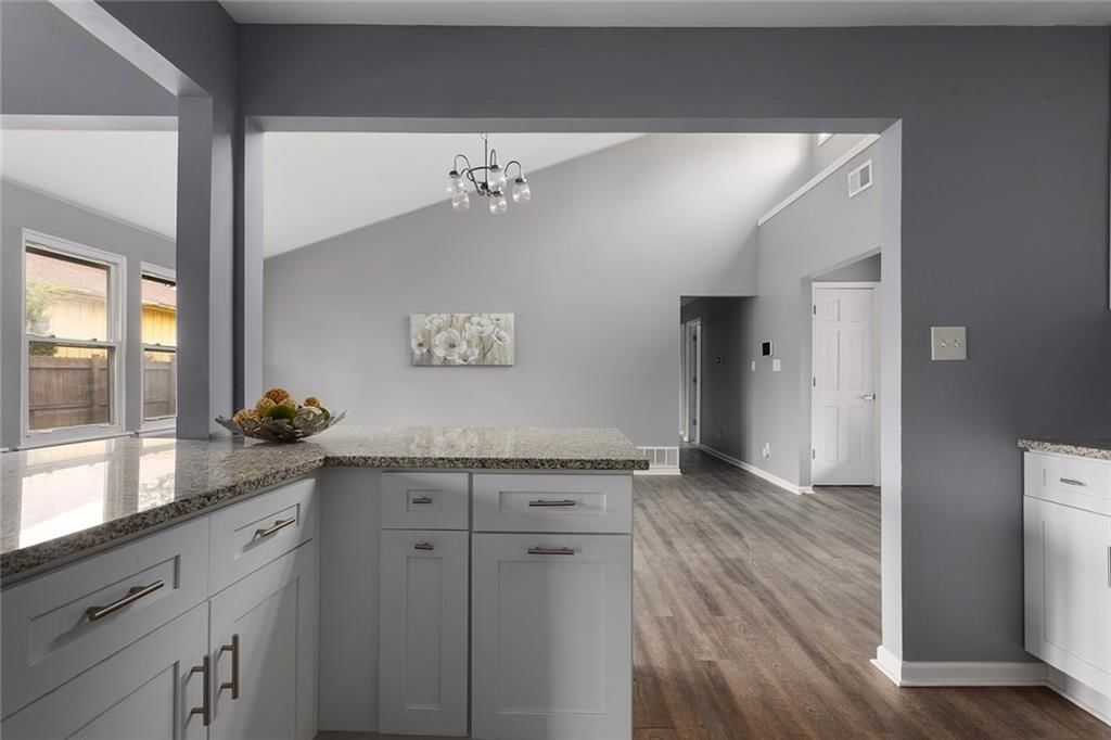 6031 Euclid Avenue — photo 12