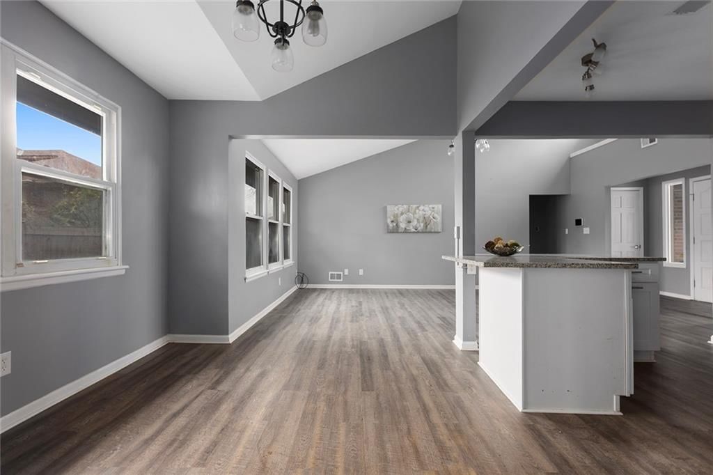 6031 Euclid Avenue — photo 16