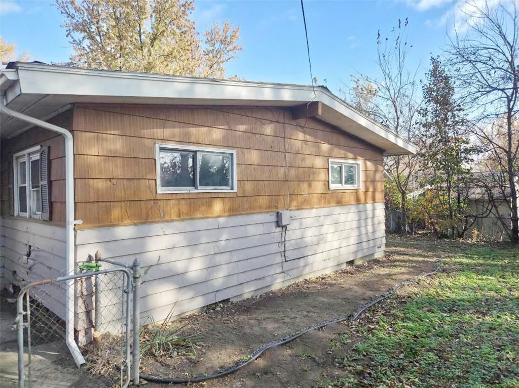 808 E Clark Street — photo 14