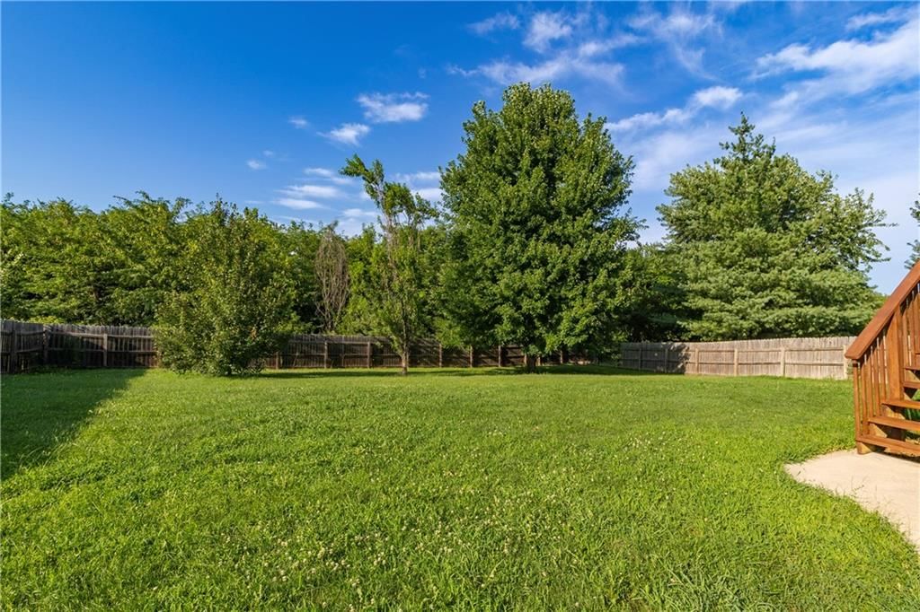 1902 NE Lake Drive — photo 3
