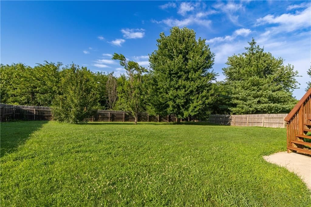 1902 NE Lake Drive — photo 4