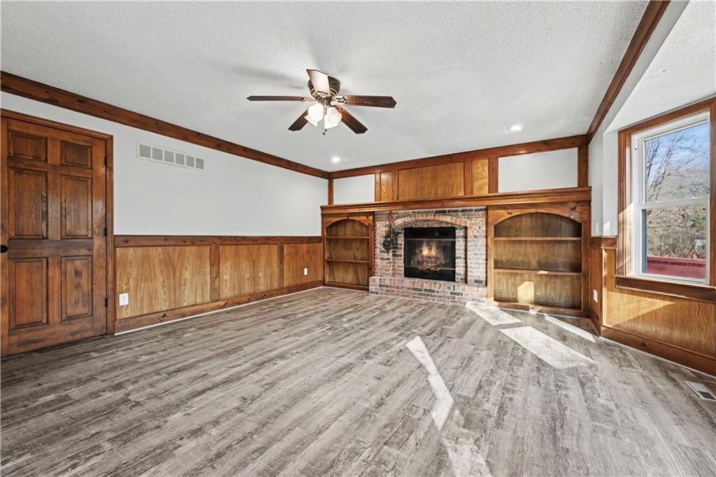 8033 Hall Street — photo 10