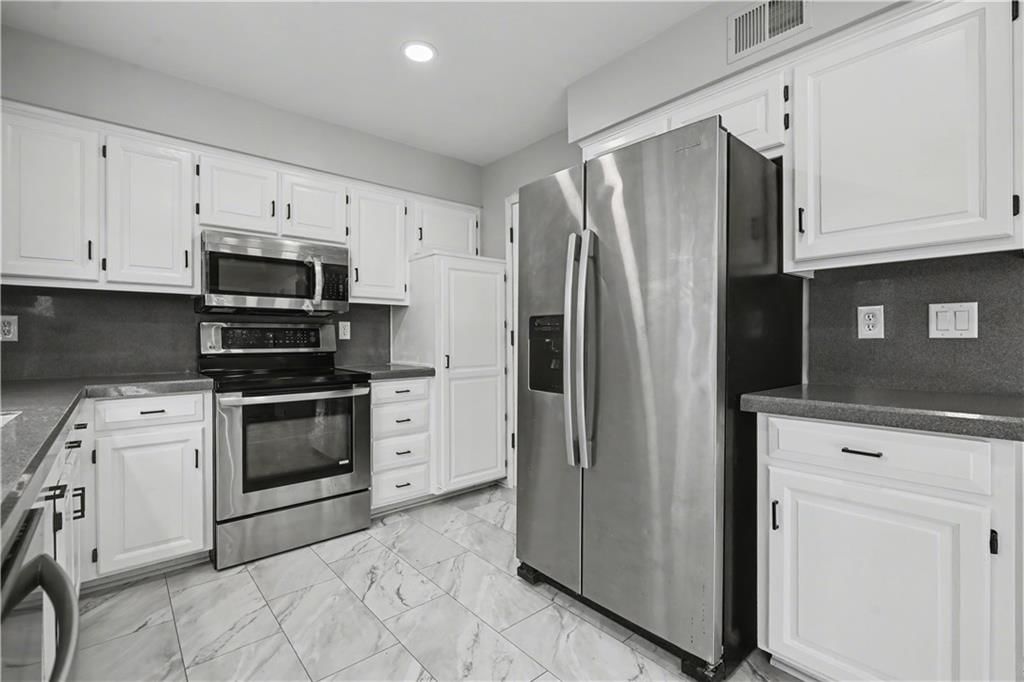 8033 Hall Street — photo 17