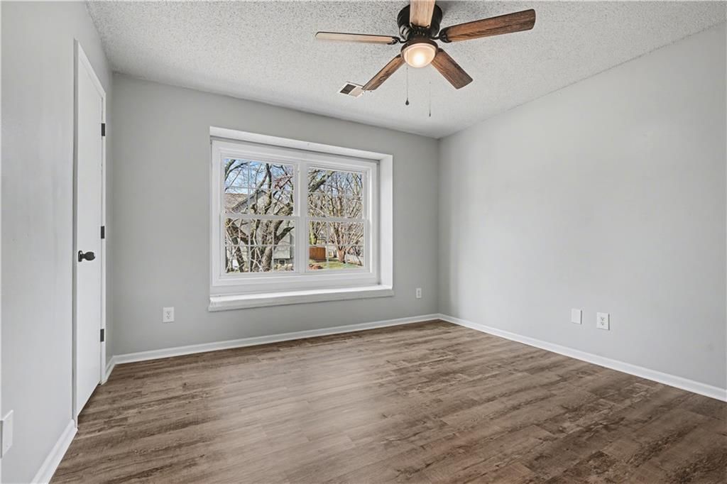 8033 Hall Street — photo 25