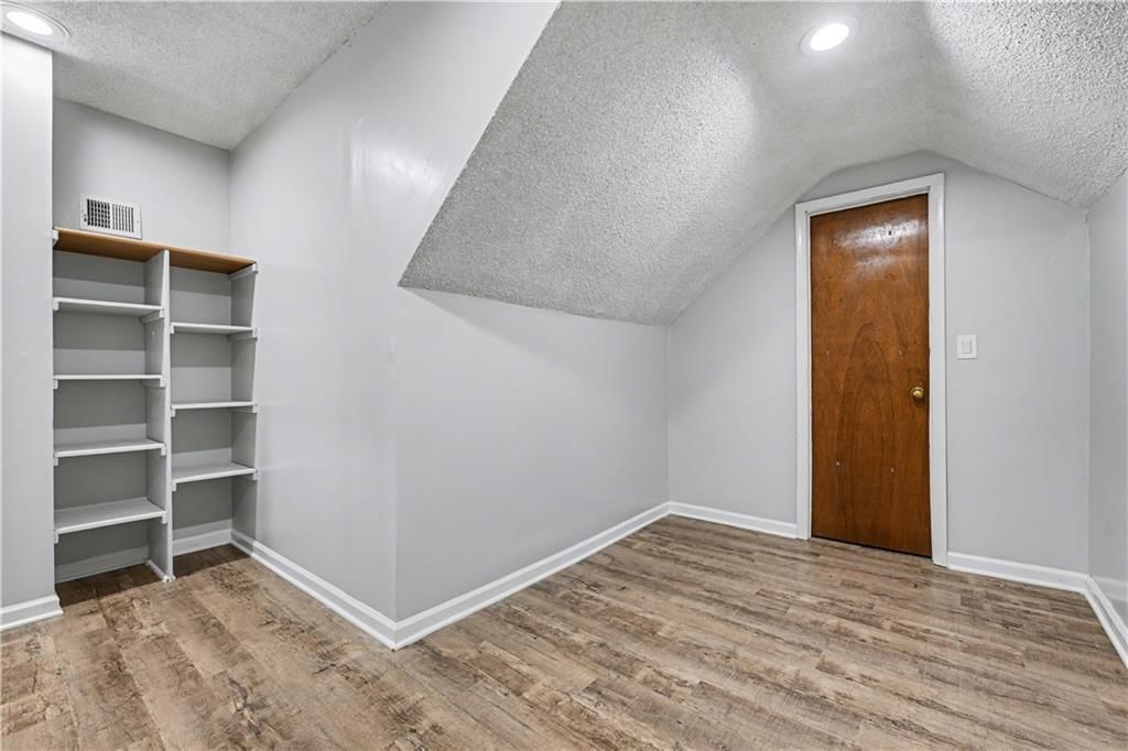 8033 Hall Street — photo 31