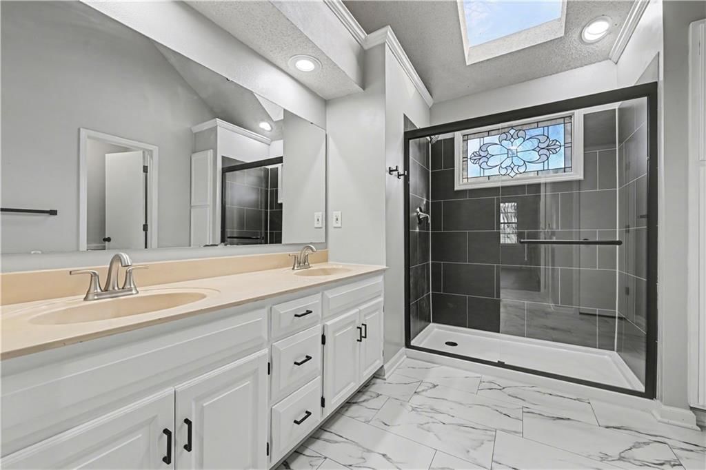 8033 Hall Street — photo 32