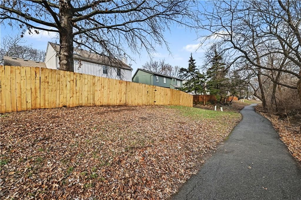 8033 Hall Street — photo 39