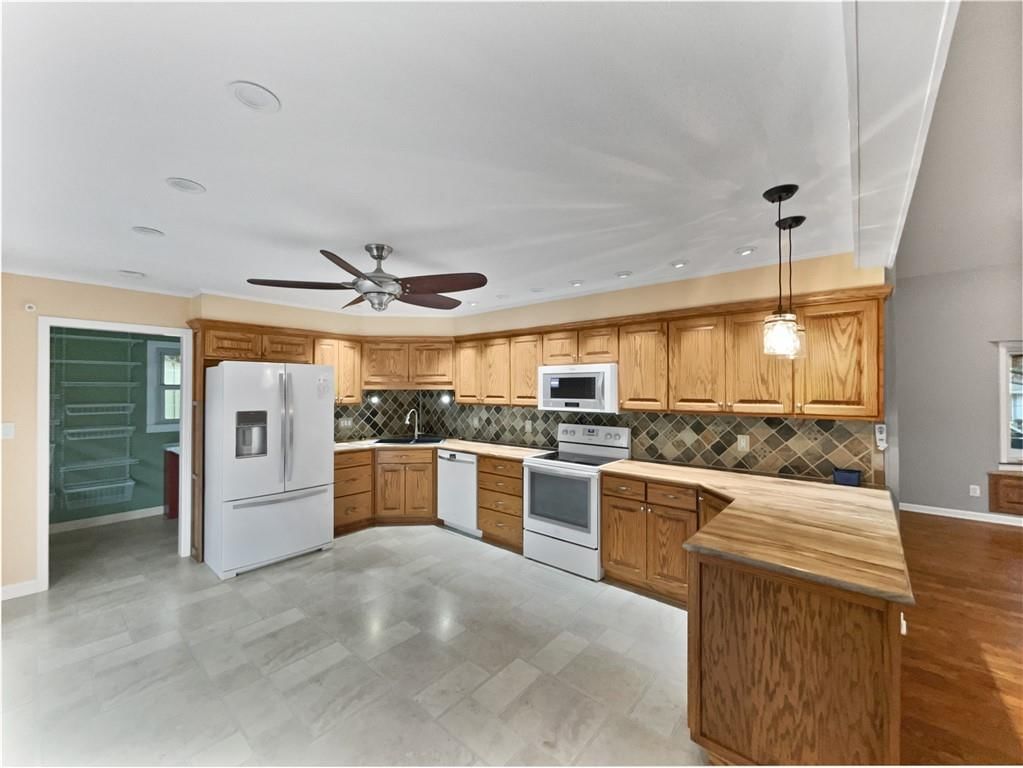 2200 Meadowlark Drive — photo 2