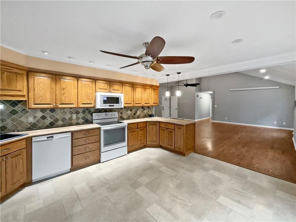 2200 Meadowlark Drive — photo 11