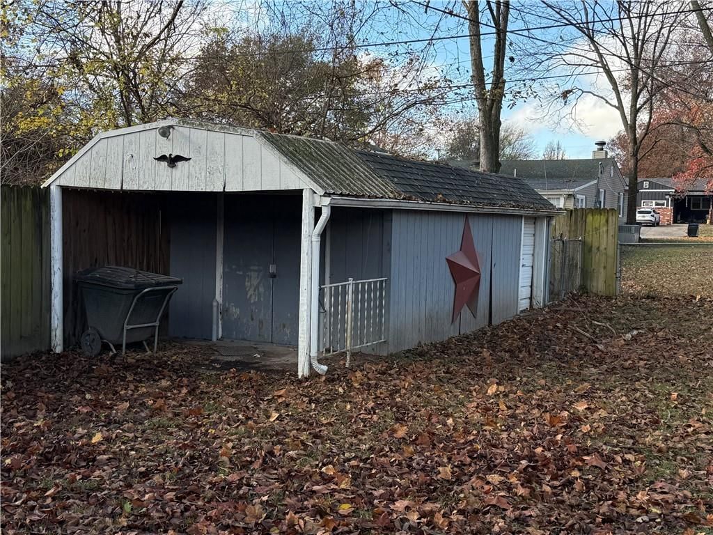 104 Warwick Road — photo 32