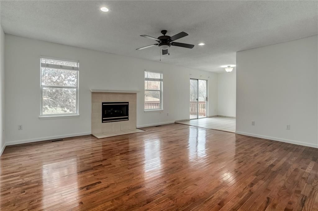 17528 W 111th Place — photo 5