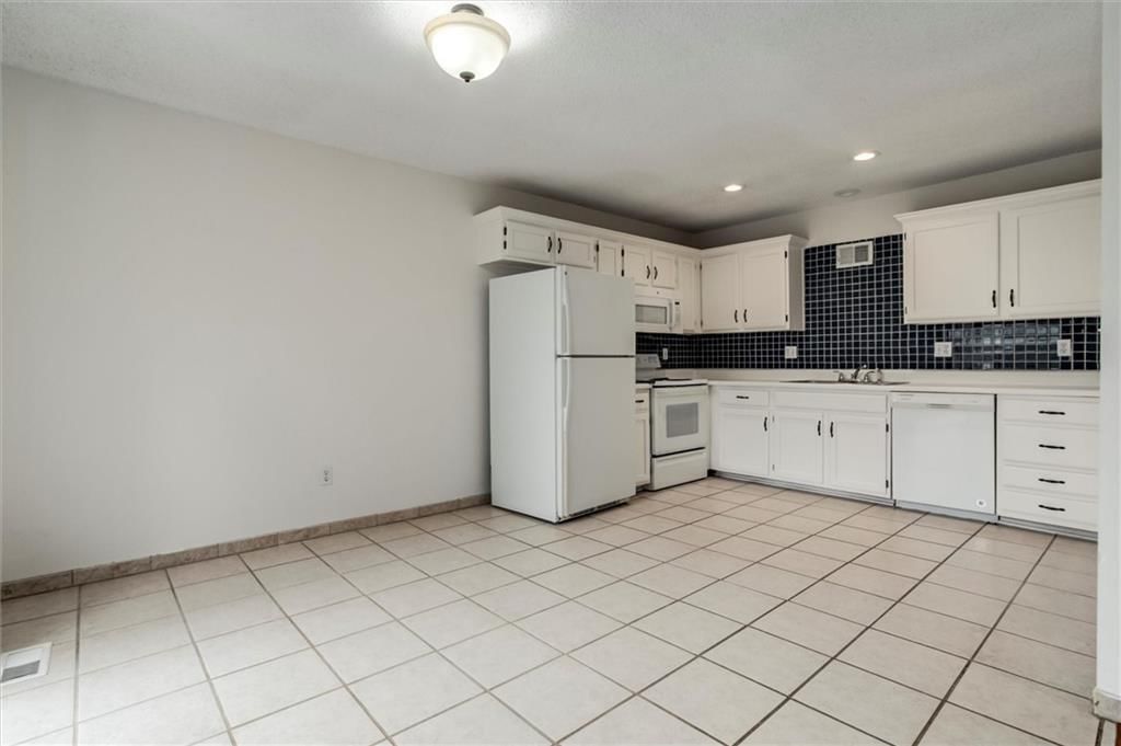 17528 W 111th Place — photo 9