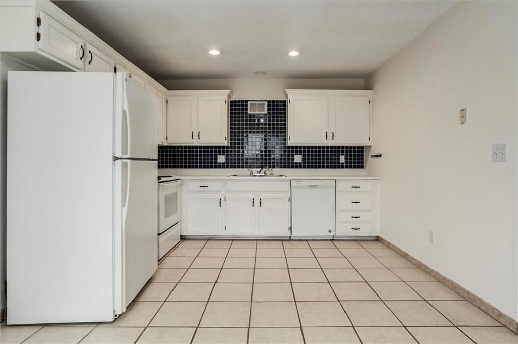 17528 W 111th Place — photo 10
