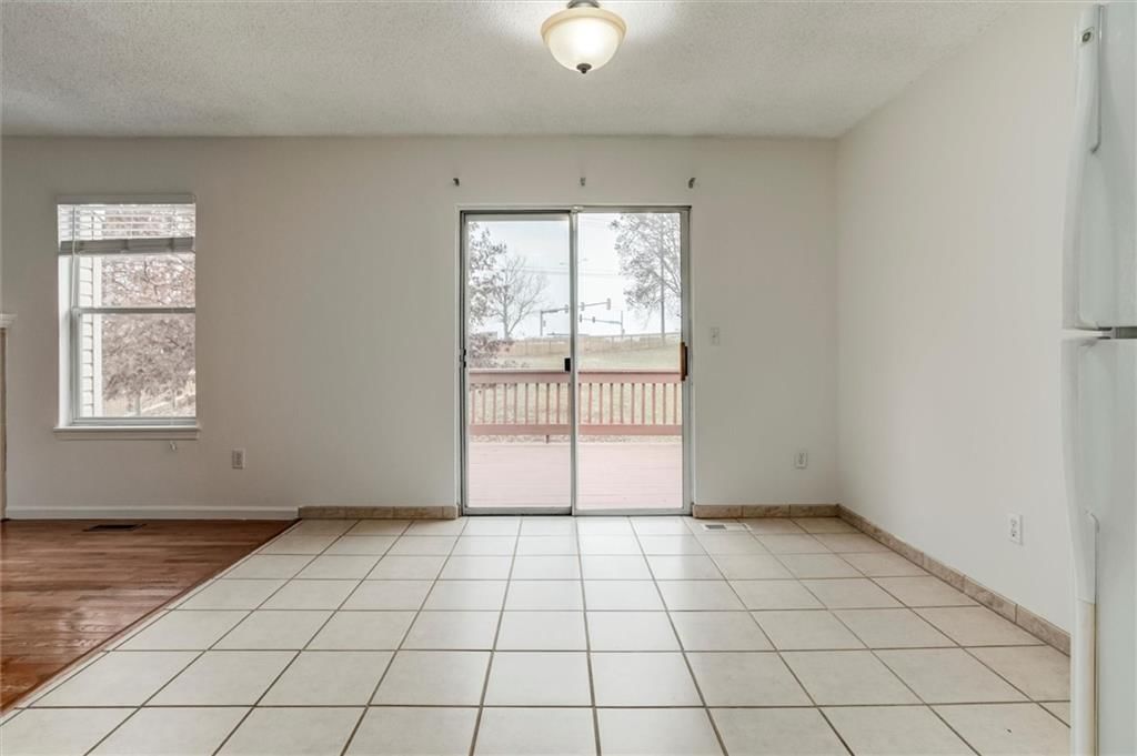 17528 W 111th Place — photo 11