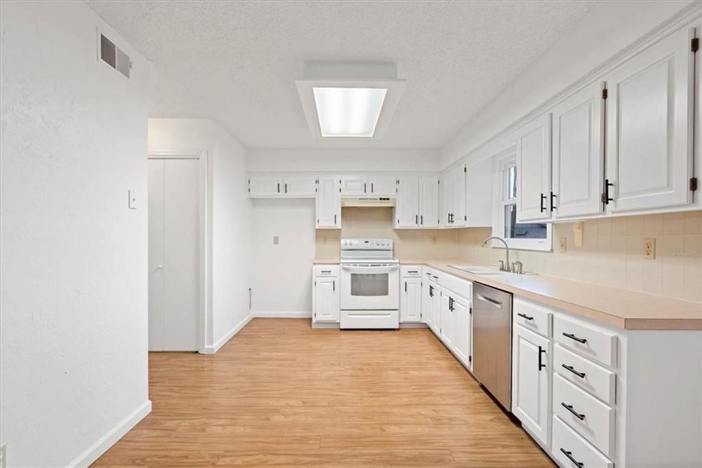 13330 W 112th Terrace — photo 8