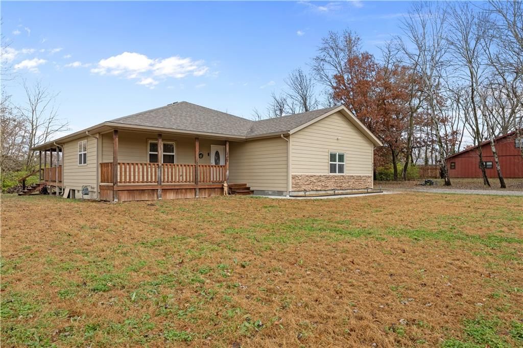 402 W Craig Road — photo 2